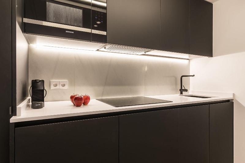 Feelathome Waldorf Suites Apartments image
