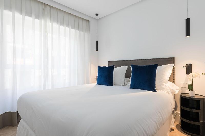 Feelathome Waldorf Suites Apartments image