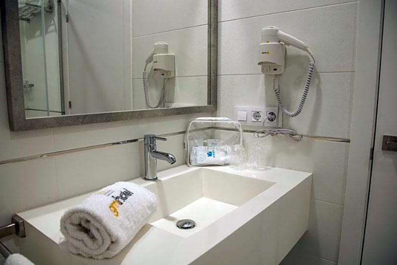 Gm Hotel image