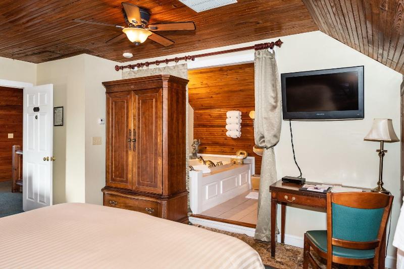 Burke Manor Inn Pavilion image