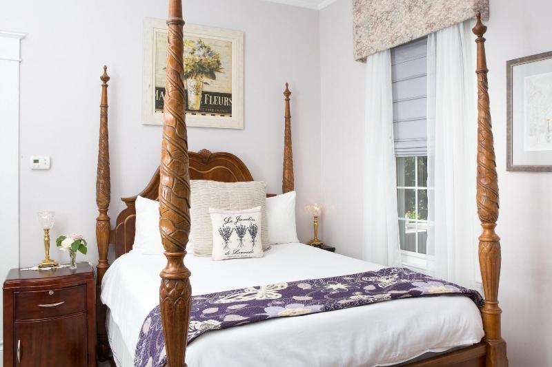 Burke Manor Inn Pavilion image