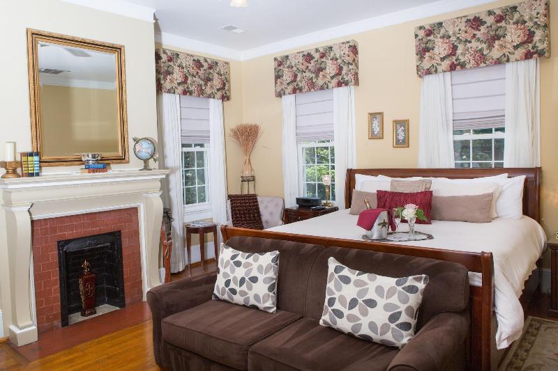 Burke Manor Inn Pavilion image