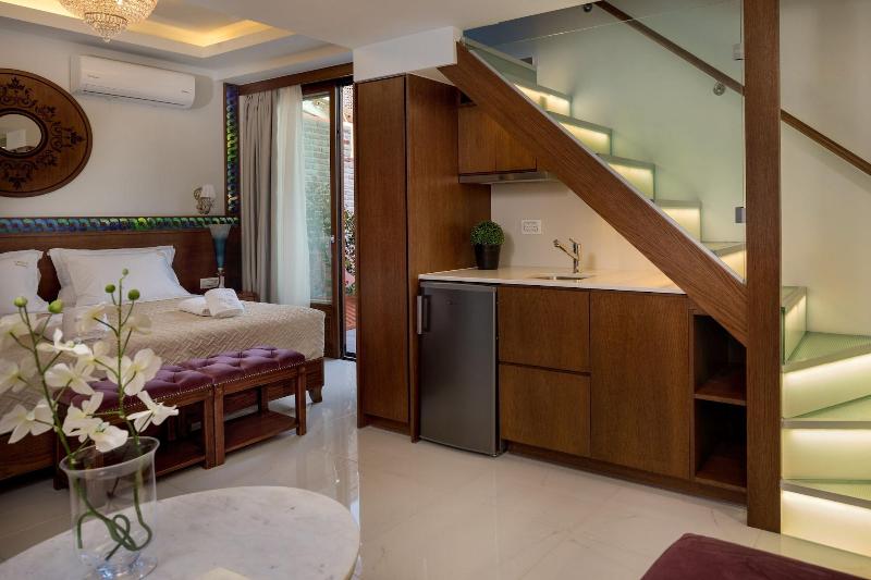 Vener Luxury Suites image