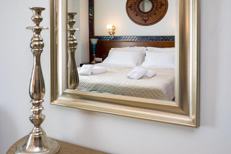 Vener Luxury Suites image