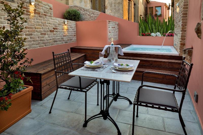 Vener Luxury Suites image