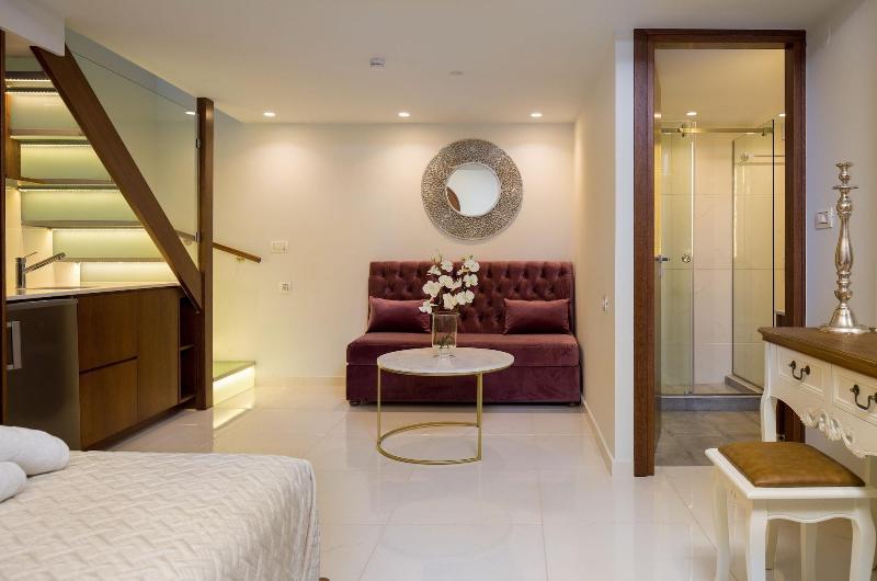 Vener Luxury Suites image