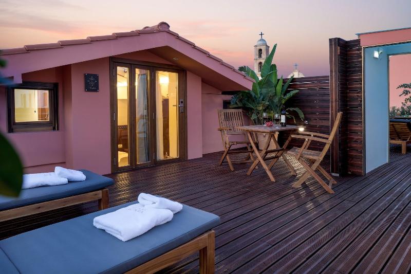 Vener Luxury Suites image