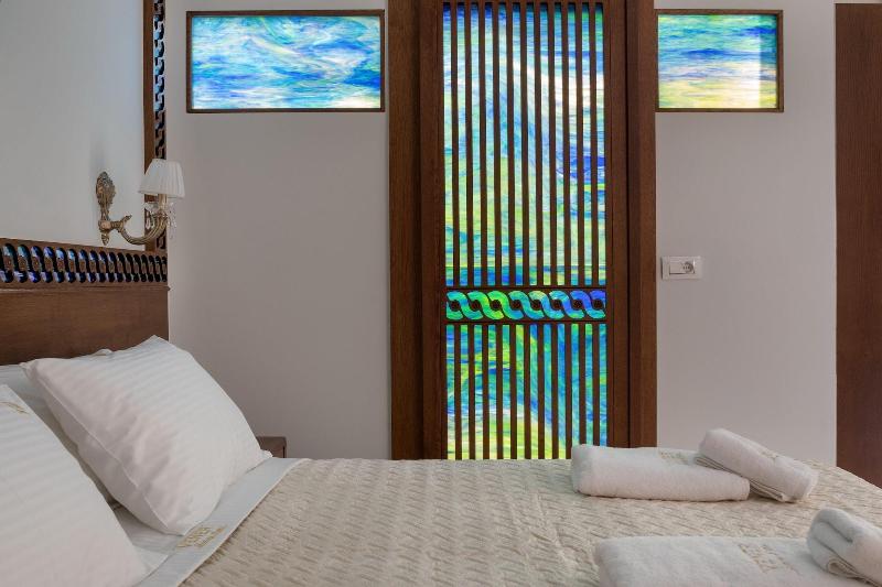 Vener Luxury Suites image