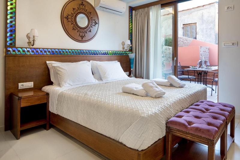 Vener Luxury Suites image