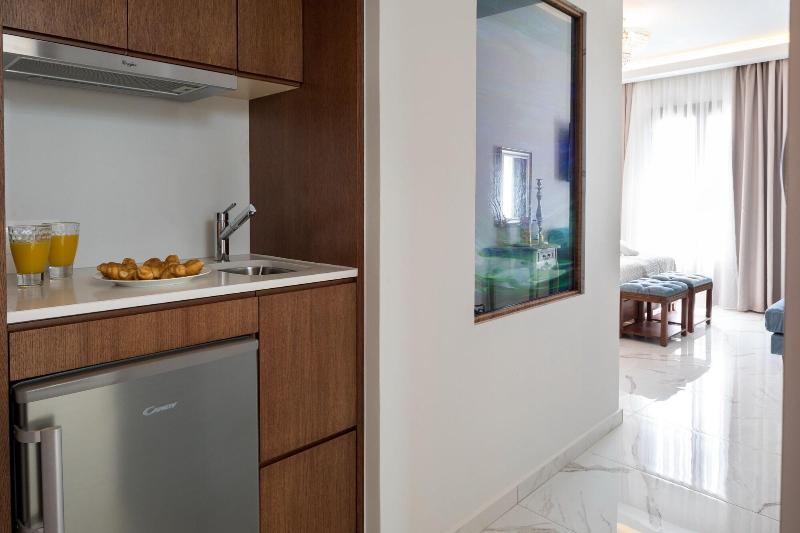 Vener Luxury Suites image