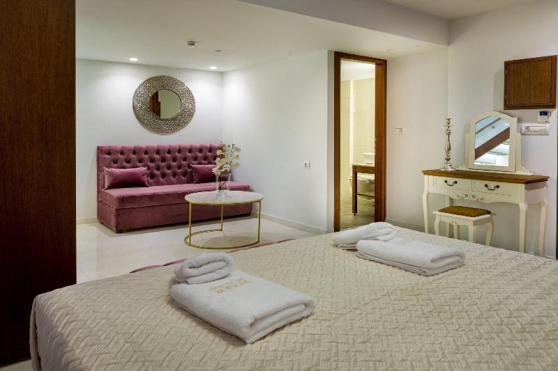 Vener Luxury Suites image