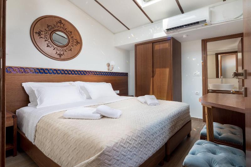 Vener Luxury Suites image