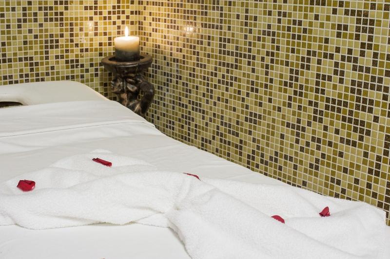 Oak Residence Hotel Relax image