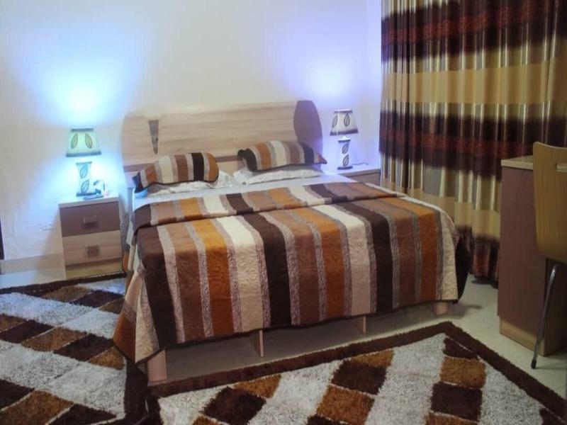 Tobby Royal Suites image