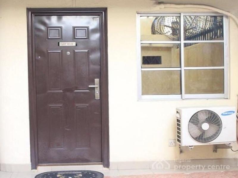 Tobby Royal Suites image