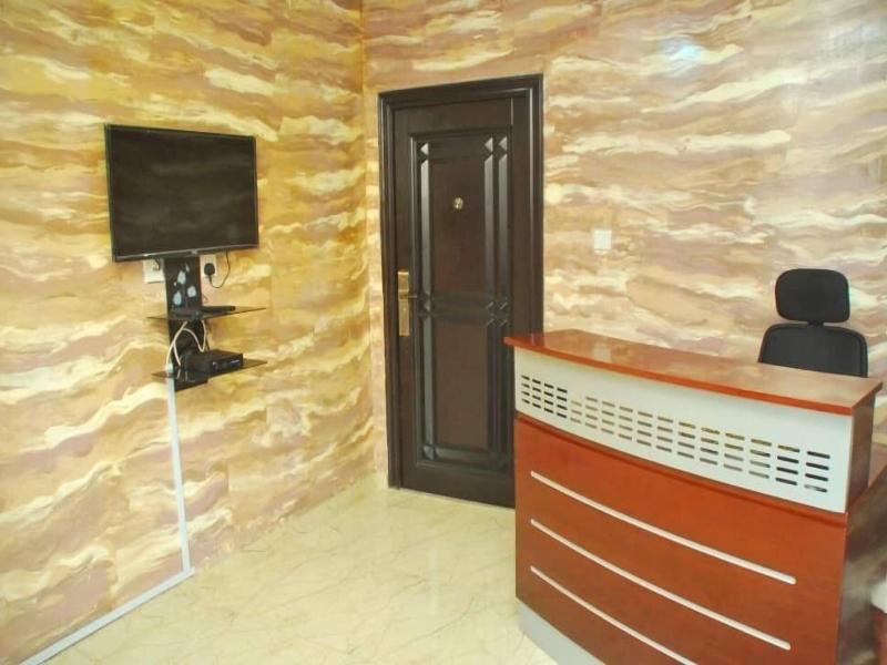 Tobby Royal Suites image