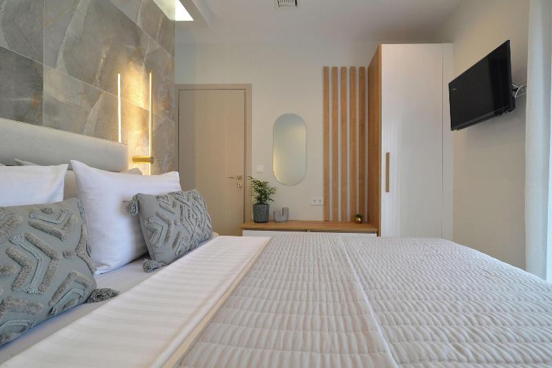 Irida Apartments image