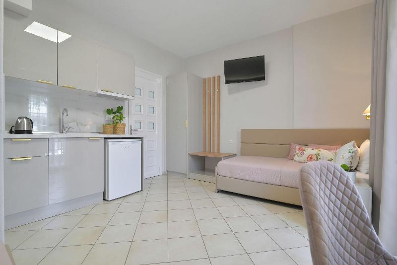 Irida Apartments image