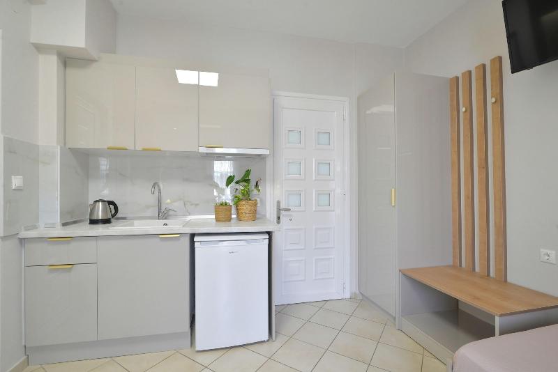 Irida Apartments image
