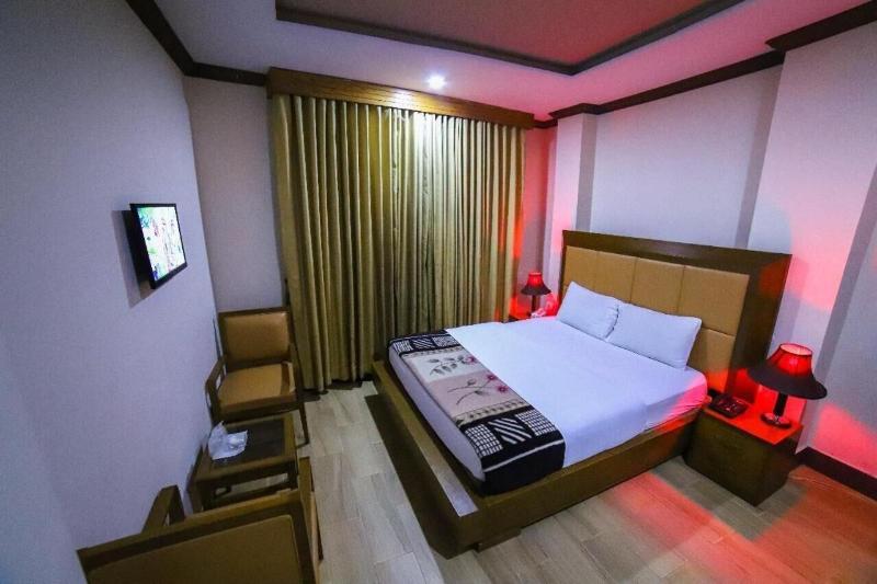Mid Town Hotel image