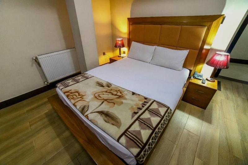 Mid Town Hotel image