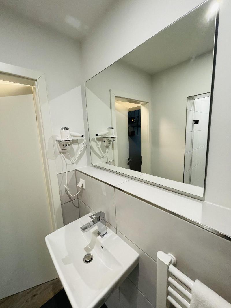 Iq Hotel image