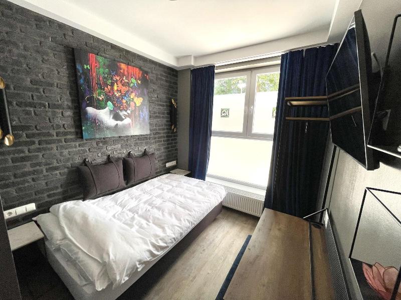 Iq Hotel image