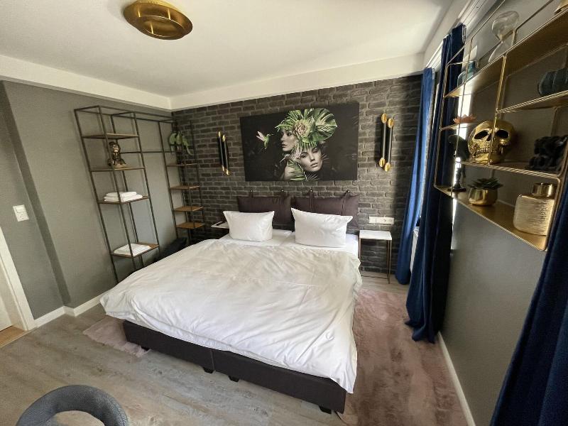 Iq Hotel image