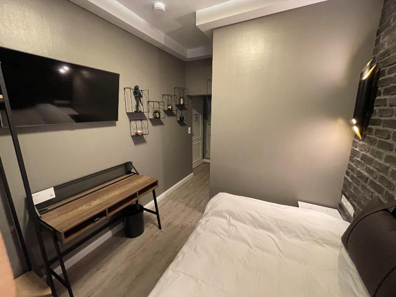 Iq Hotel image