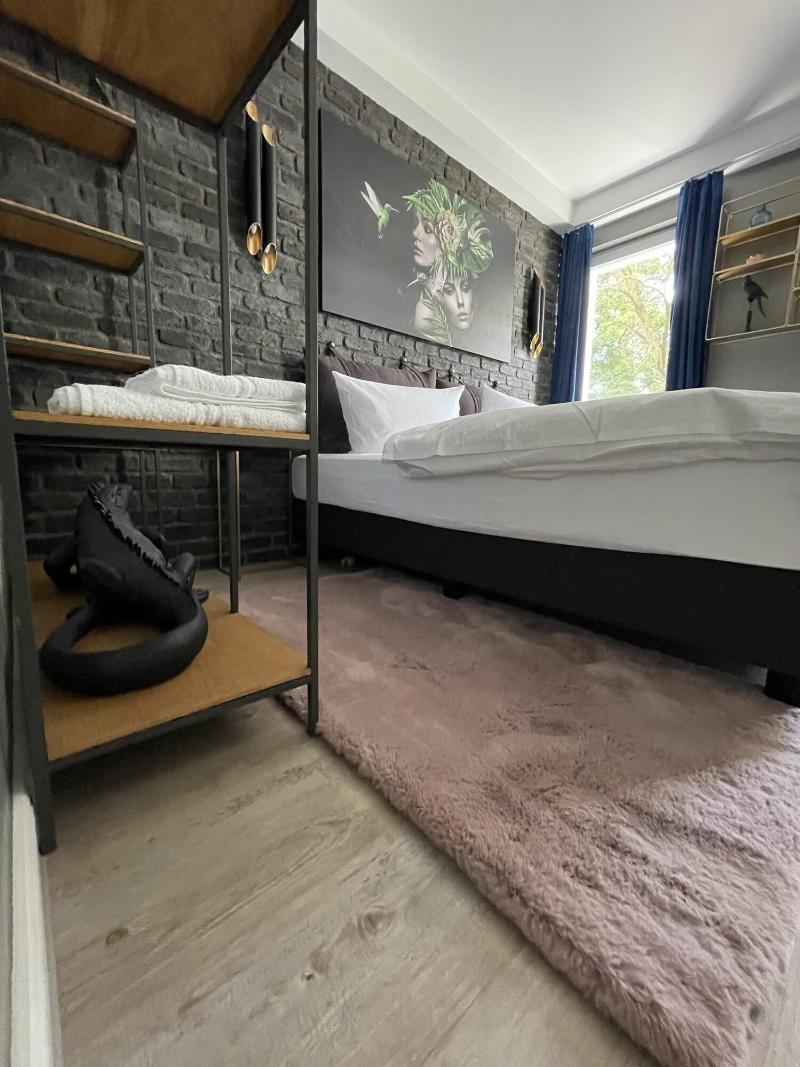 Iq Hotel image