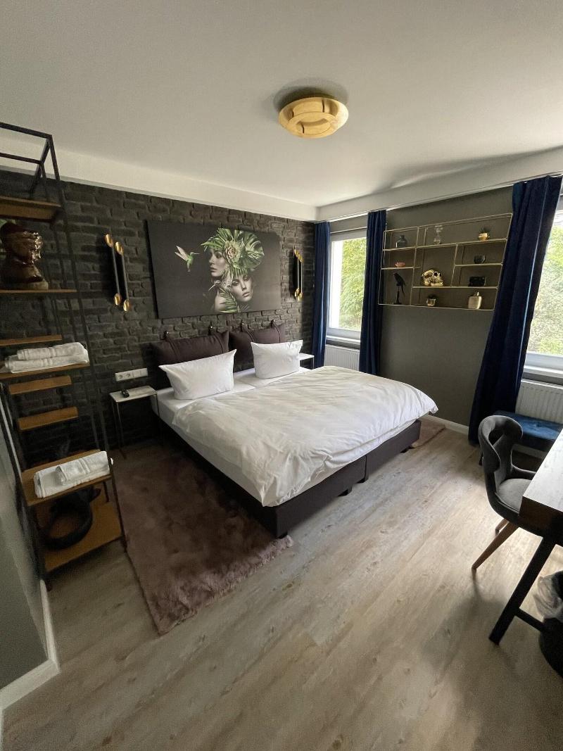 Iq Hotel image