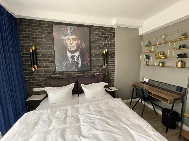 Iq Hotel image