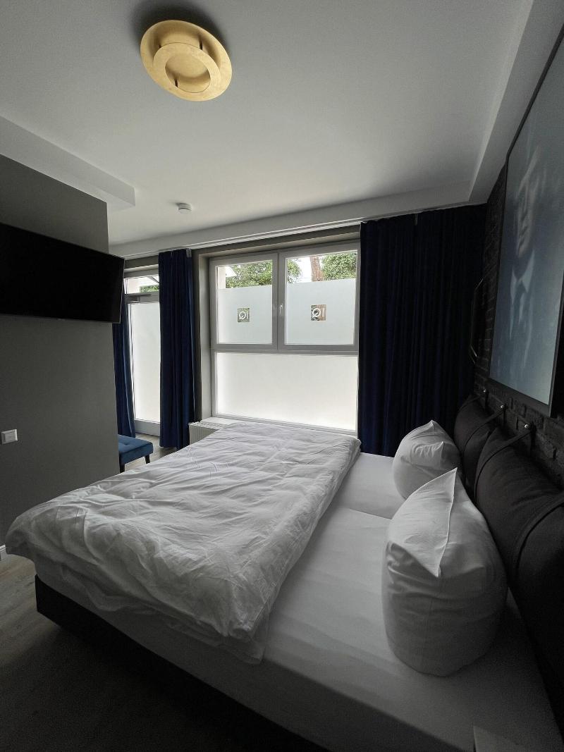 Iq Hotel image