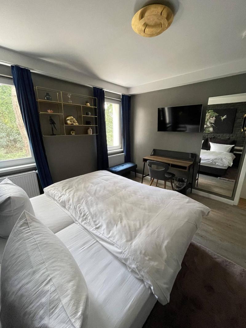 Iq Hotel image