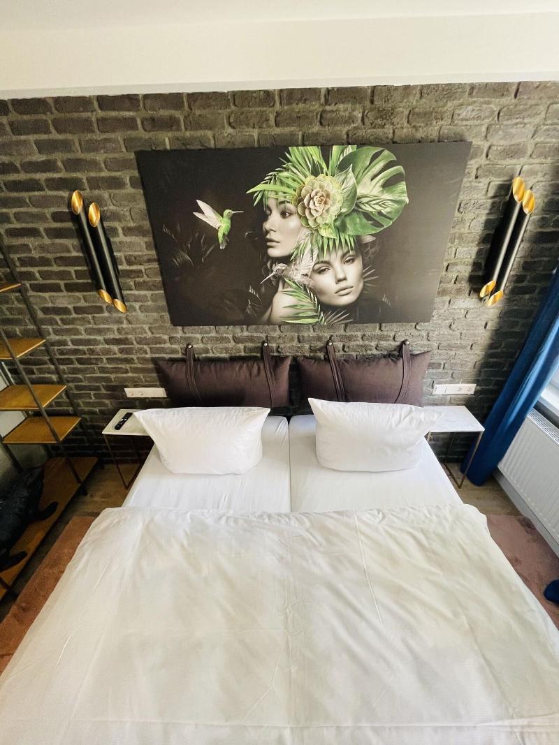 Iq Hotel image