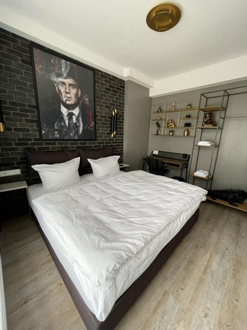 Iq Hotel image