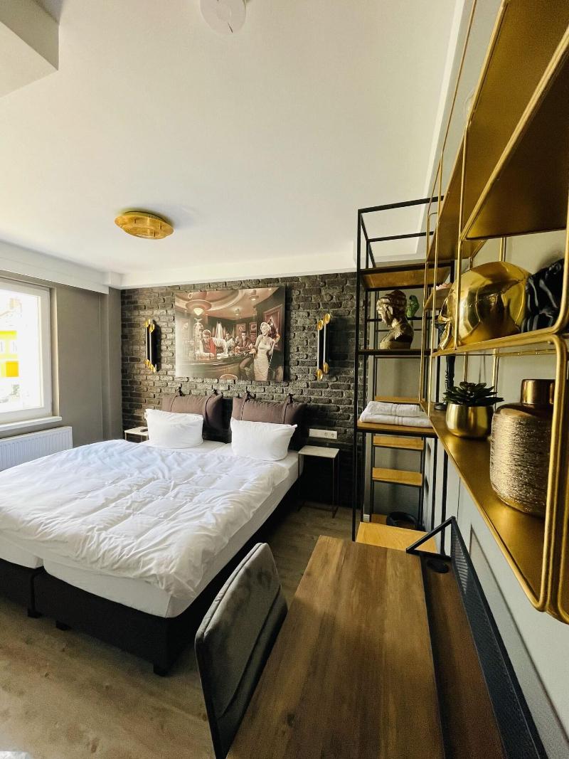 Iq Hotel image