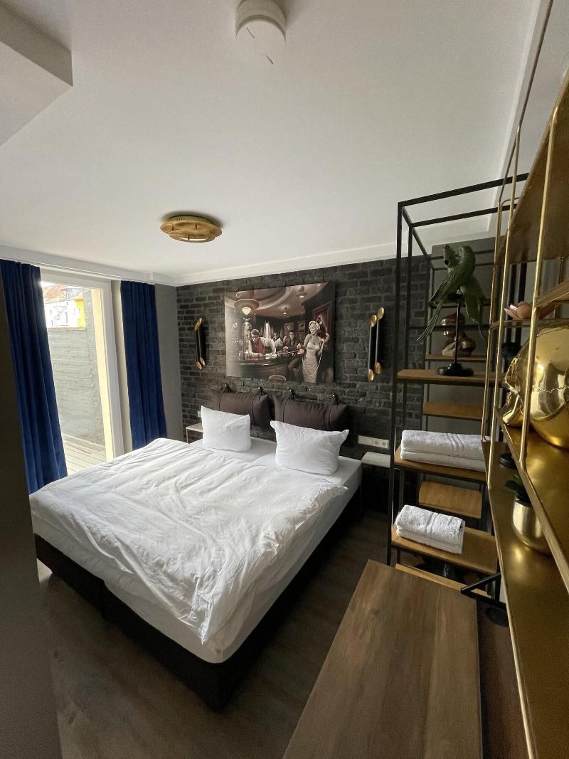 Iq Hotel image