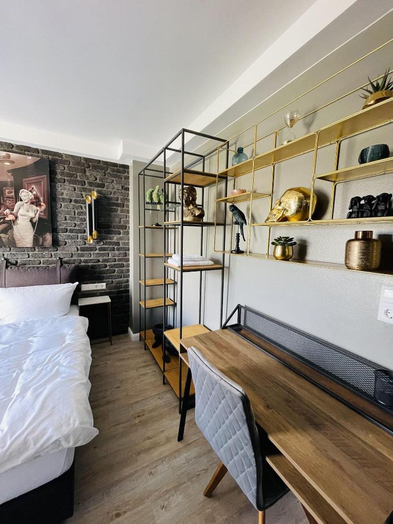 Iq Hotel image