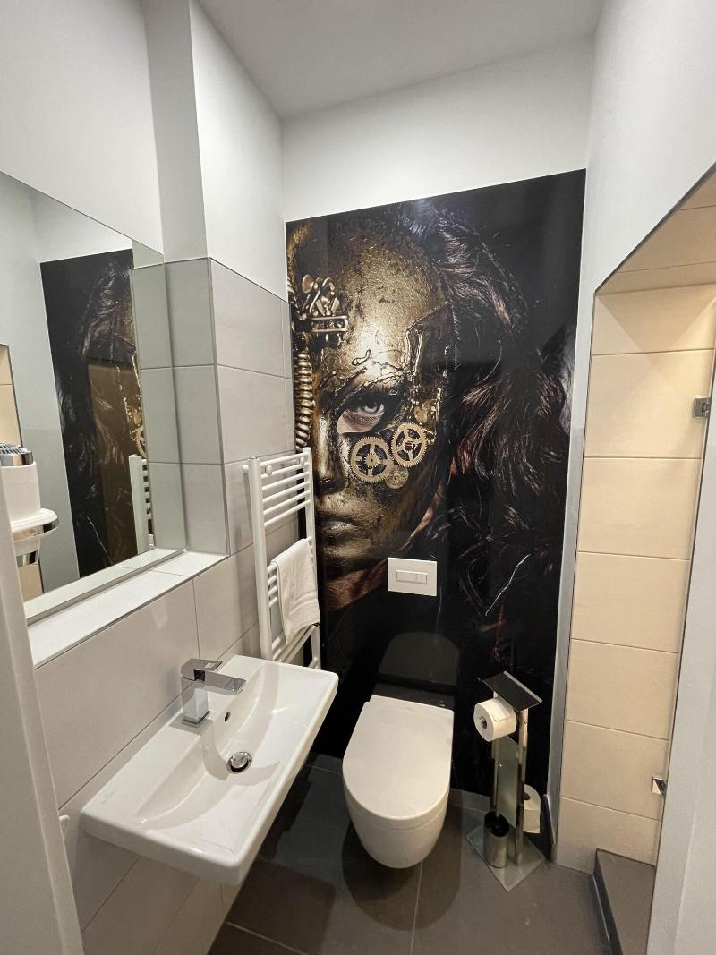 Iq Hotel image