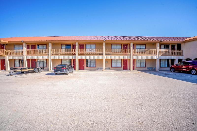 Lone Star Inn image
