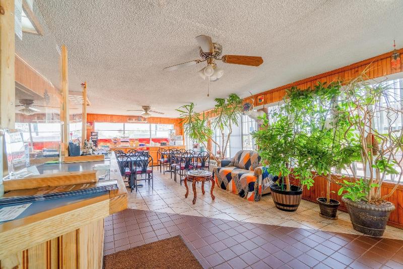 Lone Star Inn image