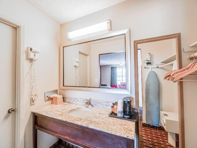 Lone Star Inn image