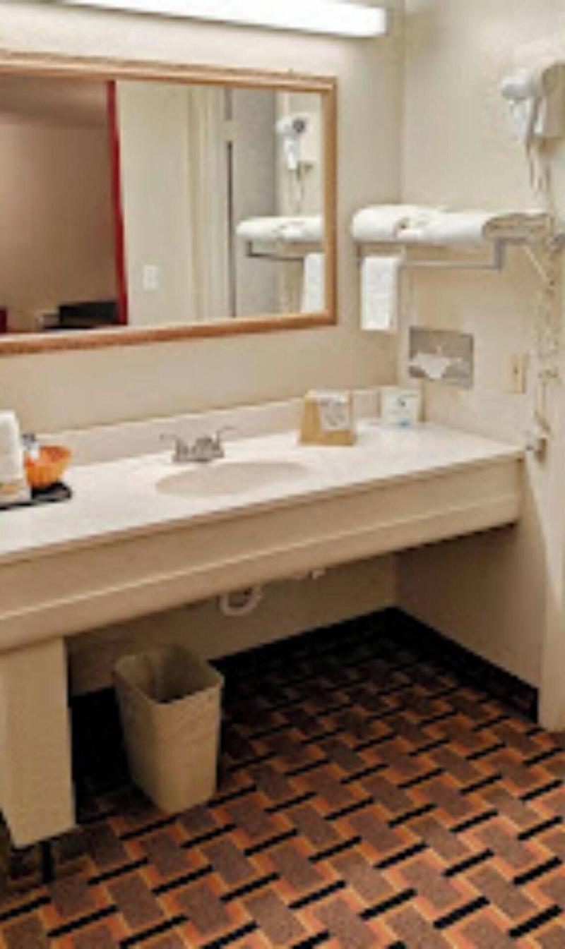 Lone Star Inn image