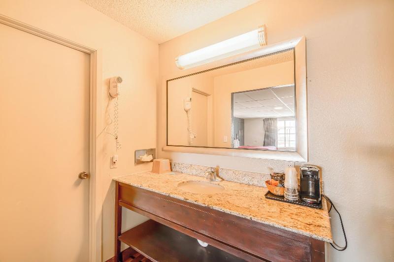 Lone Star Inn image