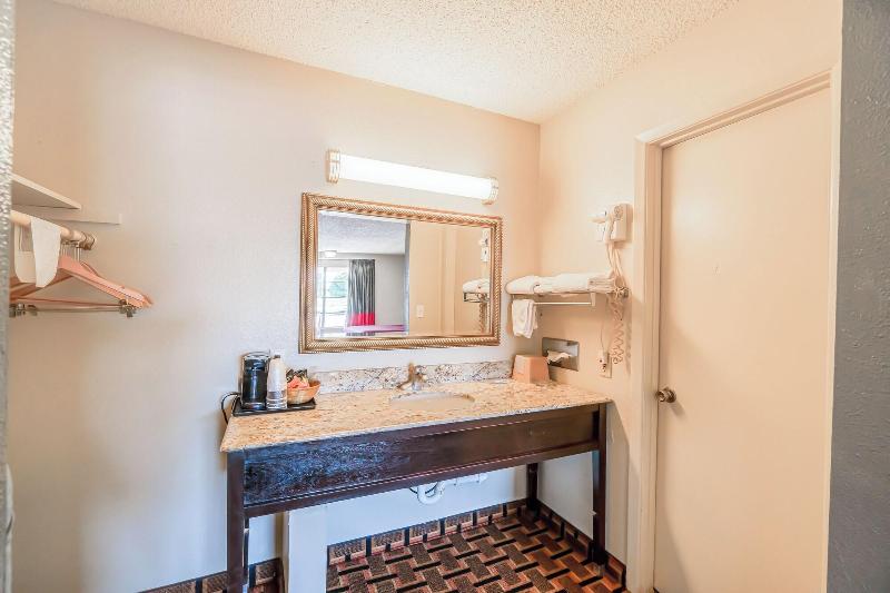 Lone Star Inn image
