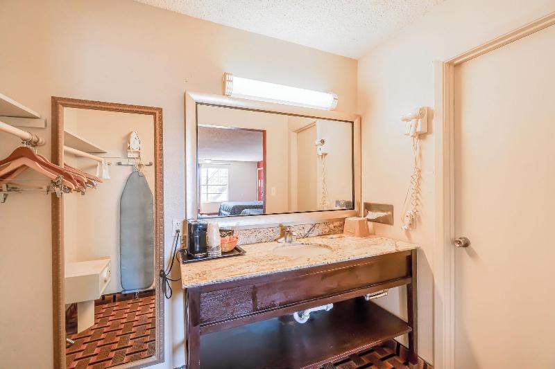 Lone Star Inn image