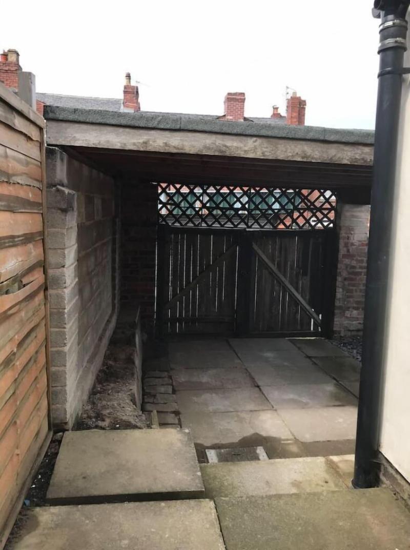 Stylish 3 Bedroom House Only 5 Mins From M6 M58 image