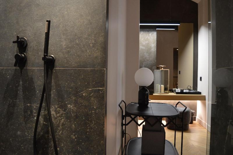 Nikiou Suites image