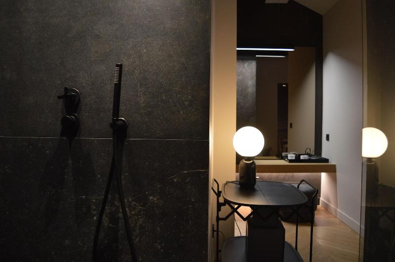 Nikiou Suites image